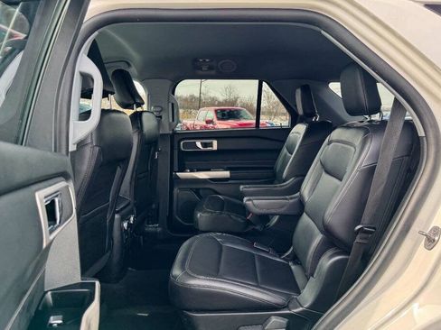 Used 2022 Ford Explorer XLT w/ Equipment Group 202A AWD/4WD image 19