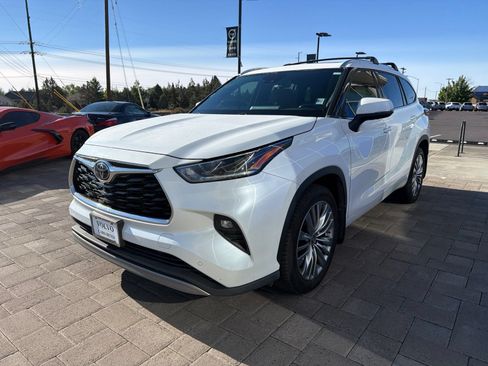 Used 2022 Toyota Highlander Platinum AWD/4WD image 4