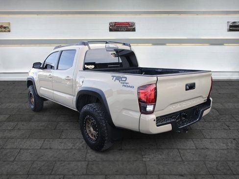 Used 2019 Toyota Tacoma TRD Off-Road w/ Technology Package RWD image 4