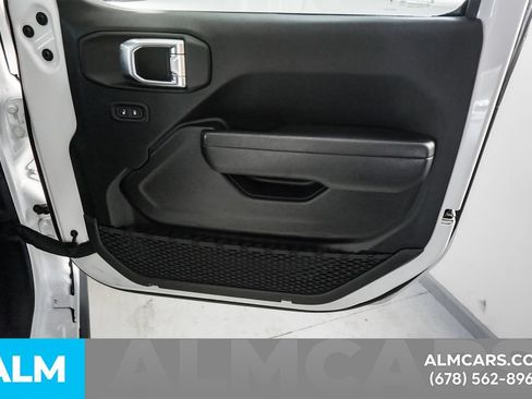Used 2025 Jeep Wrangler Unlimited Rubicon AWD/4WD image 44