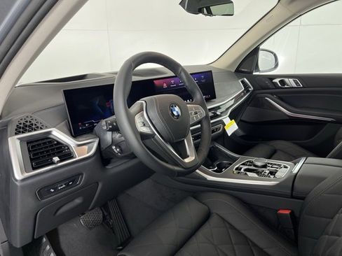 Used 2025 BMW X7 xDrive40i w/ Premium Package image 9