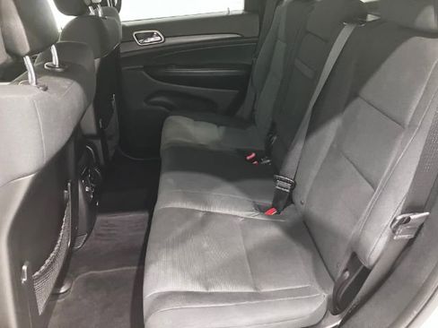 Used 2017 Jeep Grand Cherokee Laredo image 11