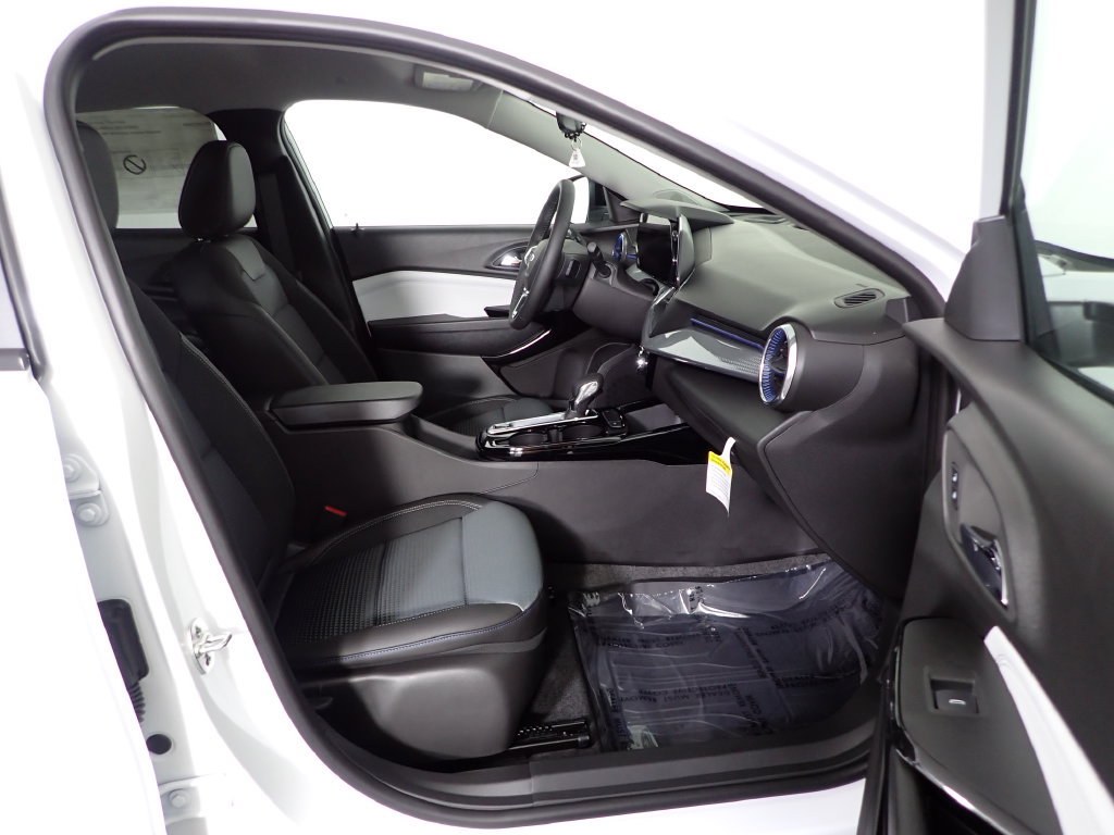 New 2026 Chevrolet Trax LT w/ Midnight Edition FWD image 35