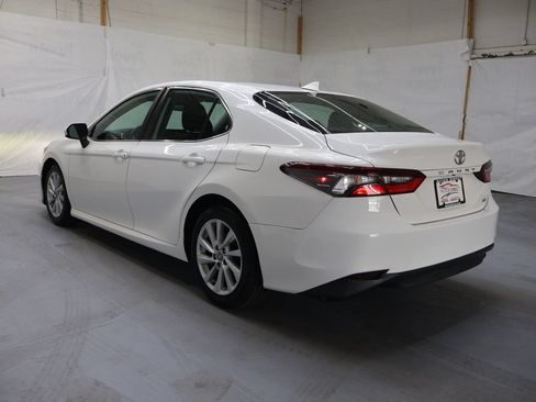 Used 2021 Toyota Camry LE FWD image 5