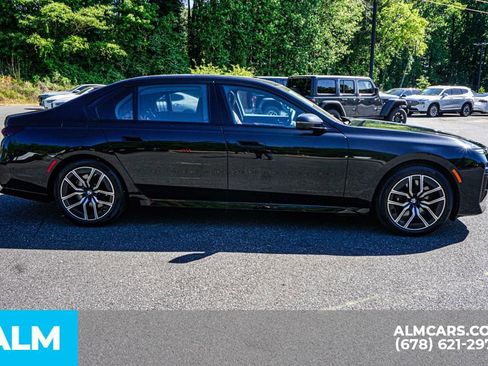 Used 2023 BMW 740i w/ Parking Assistance Package RWD image 9