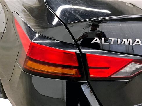 Used 2024 Nissan Altima 2.5 SV FWD image 23