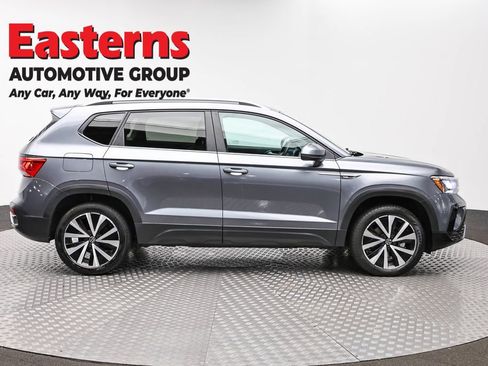 Used 2024 Volkswagen Taos SE FWD image 4