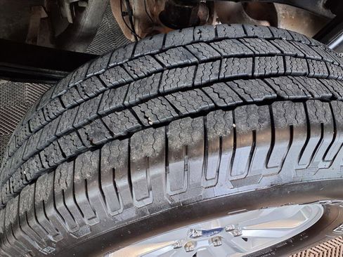 Used 2018 Ford F150 XLT w/ Trailer Tow Package image 9