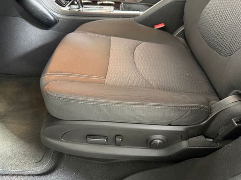 Used 2017 Chevrolet Traverse LT w/ Traveler's Package FWD image 12