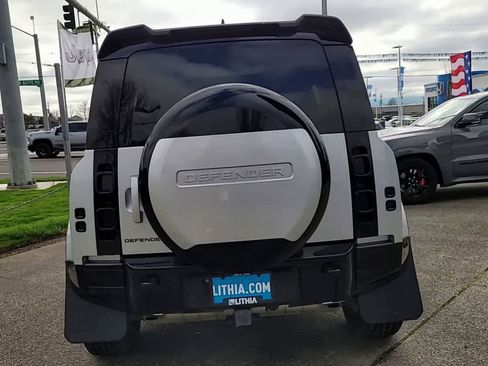 Used 2024 Land Rover Defender 110 X-Dynamic SE image 7