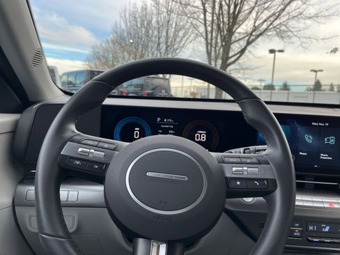 Used 2025 Hyundai Kona SEL image 28