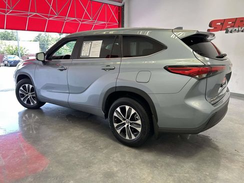 Used 2023 Toyota Highlander XLE FWD image 6