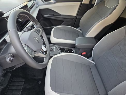 New 2026 Volkswagen Taos SE image 9