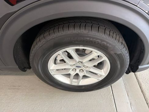 New 2027 Ford Explorer Active RWD image 5