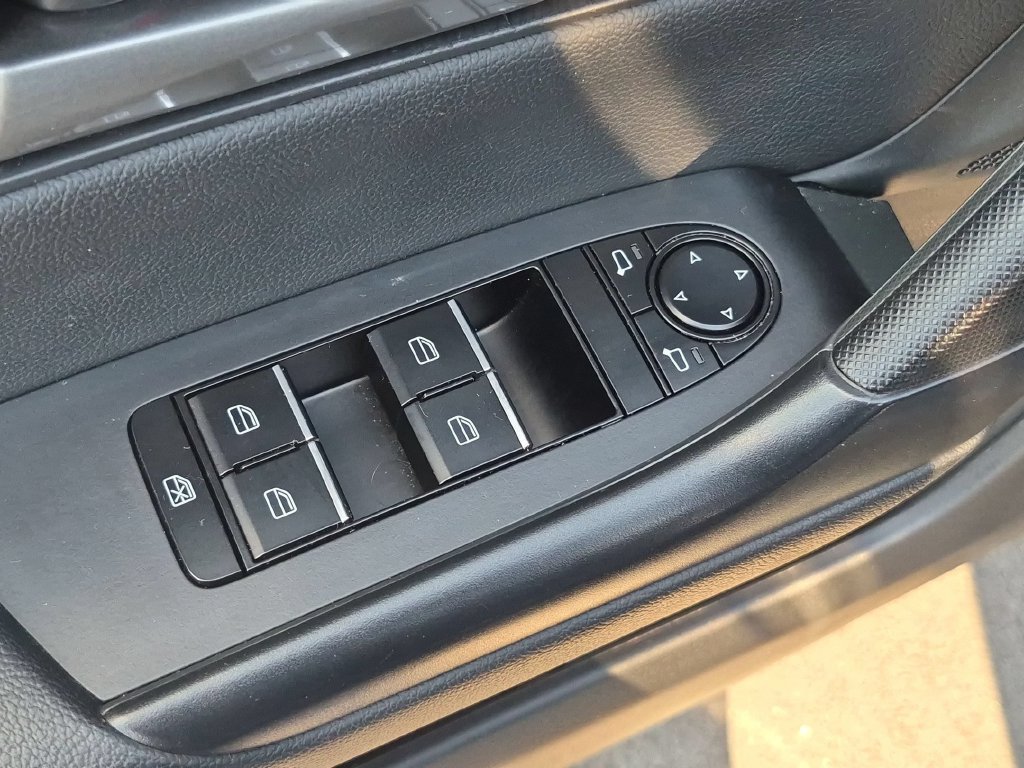 Used 2025 MAZDA CX-50 AWD 2.5 Hybrid w/ Premium Pkg image 13
