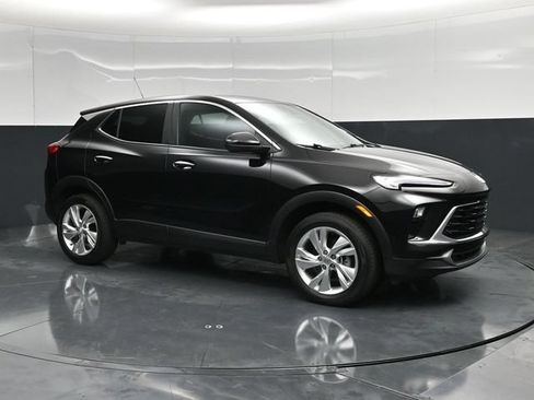 Used 2025 Buick Encore GX Preferred AWD/4WD image 3