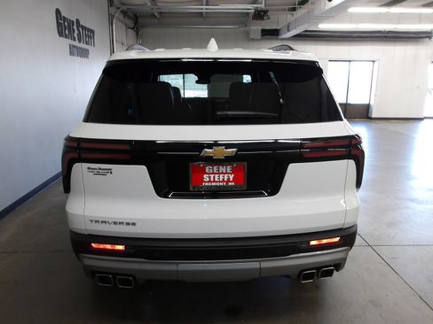 Used 2025 Chevrolet Traverse LT w/ Driver Confidence Package FWD image 7