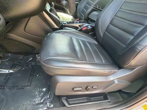 Used 2017 Ford C-MAX Energi Titanium w/ Equipment Group 501A FWD image 20