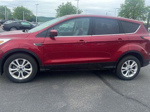 Used 2017 Ford Escape SE w/ SE Cold Weather Package AWD/4WD image 11