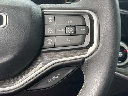 Used 2022 Jeep Wagoneer Series III w/ Premium Group I AWD/4WD image 25