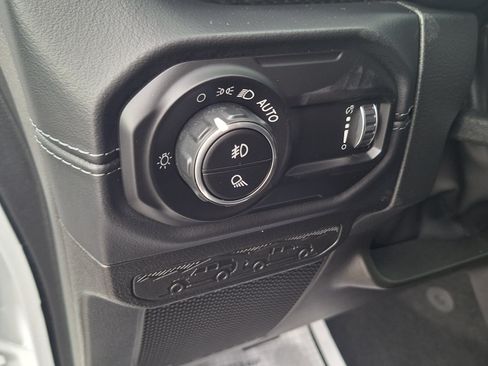 Used 2026 Jeep Gladiator Mojave AWD/4WD image 10