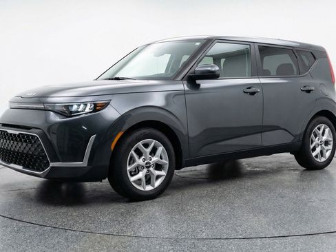 Used 2025 Kia Soul LX w/ LX Technology Package FWD image 3