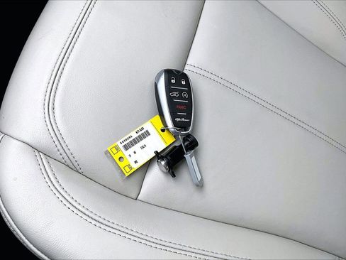 Used 2019 Alfa Romeo Giulia RWD image 30