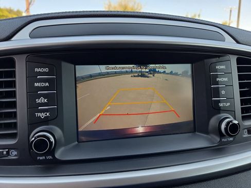 Used 2019 Kia Sorento FWD image 26