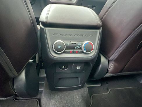 Used 2025 Ford Explorer Platinum w/ Ultimate Package AWD/4WD image 24