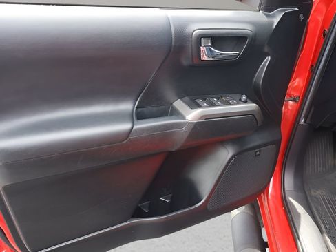 Certified 2022 Toyota Tacoma Limited RWD image 9