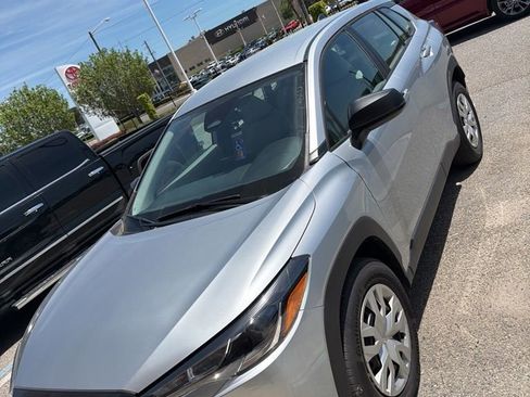 Used 2025 Toyota Corolla Cross L image 2