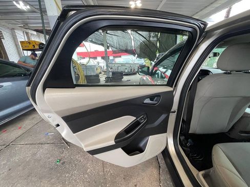 Used 2018 Ford Focus SE FWD image 6