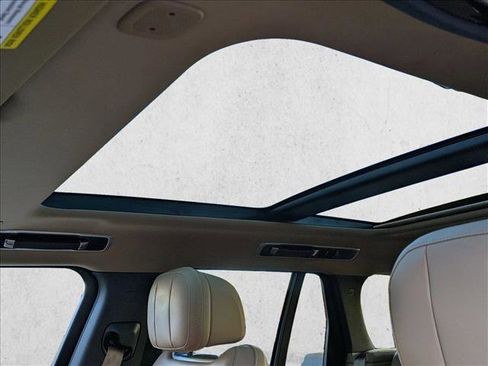 Used 2023 Land Rover Range Rover SE image 16