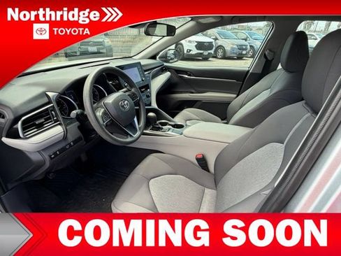 Used 2022 Toyota Camry LE FWD image 5