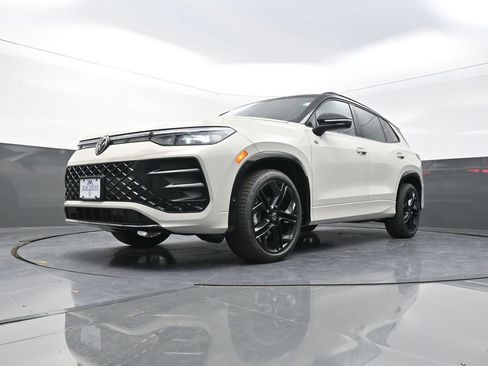 New 2026 Volkswagen Tiguan SE R-Line image 22