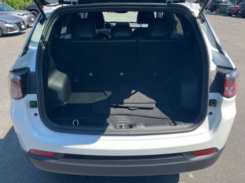 Used 2025 Jeep Compass Latitude AWD/4WD image 31