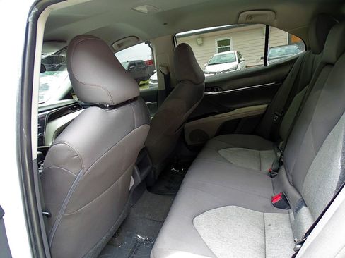 Used 2019 Toyota Camry LE FWD image 21