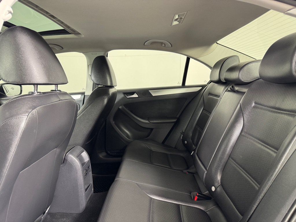 Used 2013 Volkswagen Jetta SE FWD image 17