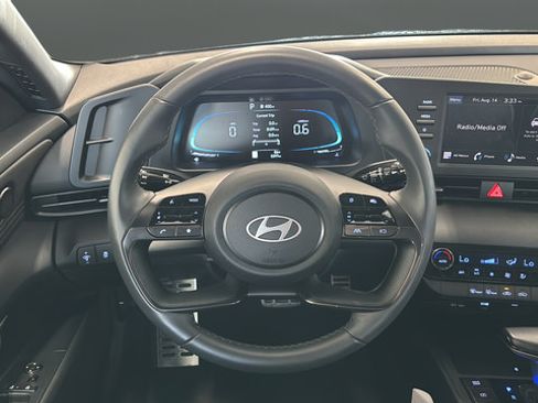 Certified 2025 Hyundai Elantra Sport FWD image 16