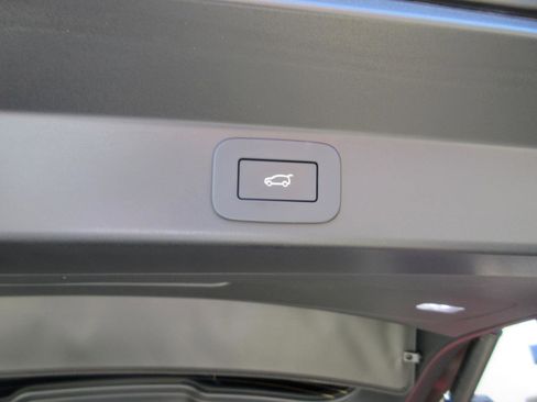 Used 2024 Land Rover Range Rover Sport SE AWD/4WD image 37
