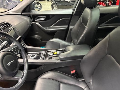 Used 2020 Jaguar F-PACE Premium image 24