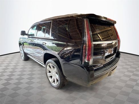 Used 2018 Cadillac Escalade Premium Luxury image 6