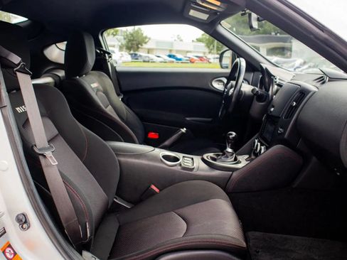 Used 2009 Nissan 370Z NISMO RWD image 19