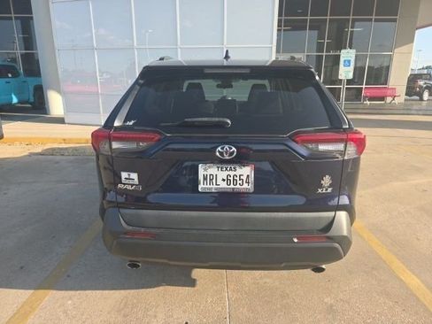 Used 2019 Toyota RAV4 XLE w/ Convenience Package FWD image 7