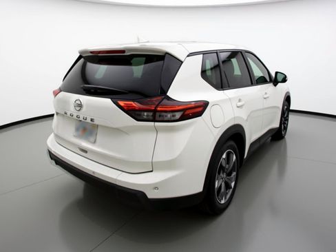 Used 2025 Nissan Rogue SV FWD image 9