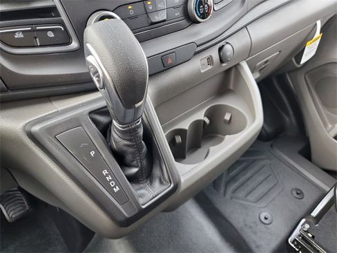 New 2025 Ford Transit 250 148 Medium Roof image 32