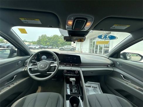 Used 2023 Hyundai Elantra SEL w/ Convenience Package image 14