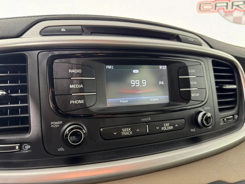 Used 2017 Kia Sorento AWD image 18