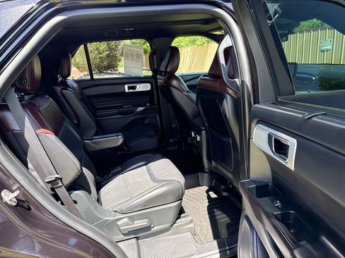 Used 2020 Ford Explorer Platinum w/ Premium Technology Package AWD/4WD image 27