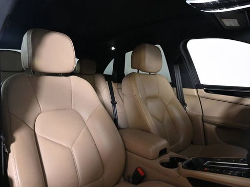 Used 2023 Porsche Macan AWD/4WD image 18